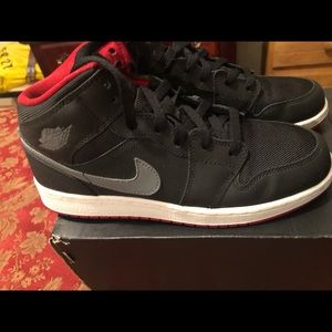Jordan Retro 1 mid